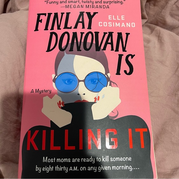 Finlay Donovan Is Killing It. A murder mystery book - Picture 1 of 2